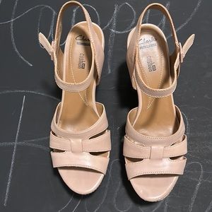 CLARK WOMEN. TAN  WEDGE  SIZE. 11